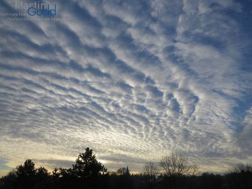 Altocumulus stratiformis translucidus undulatus - auffallende Formen / striking forms